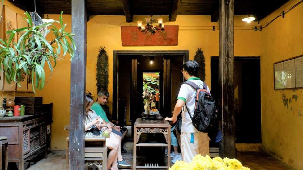 87-ma-may-old-house-tour