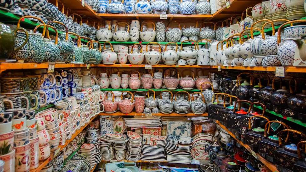 bat-trang-pottery-market