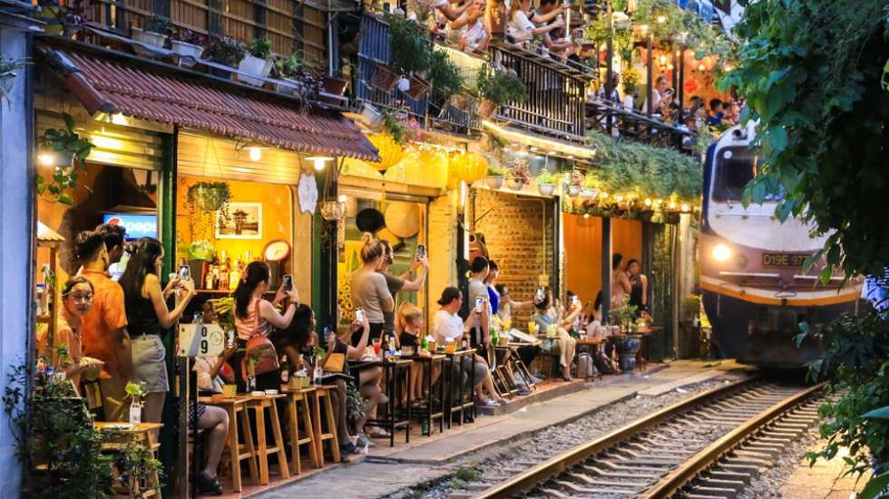 hanoi-train-street-guide