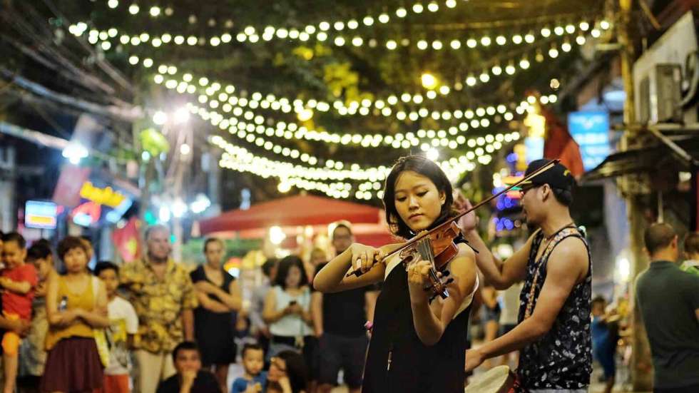 things-to-do-in-hanoi-walking-street