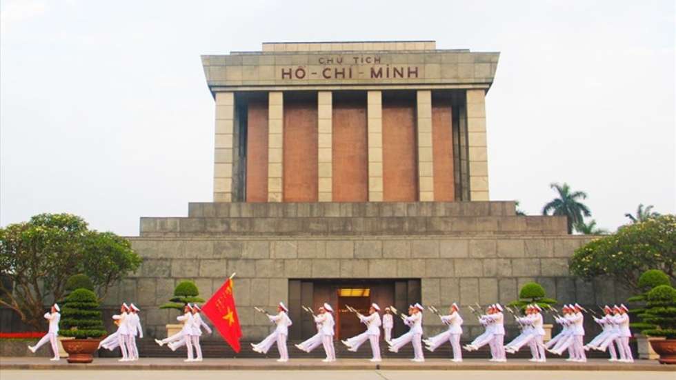 ho-chi-minh-mausoleum-entrance