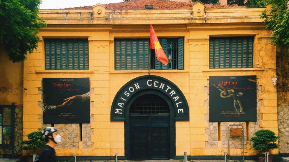 hoa-lo-prison-unusual-things-hanoi