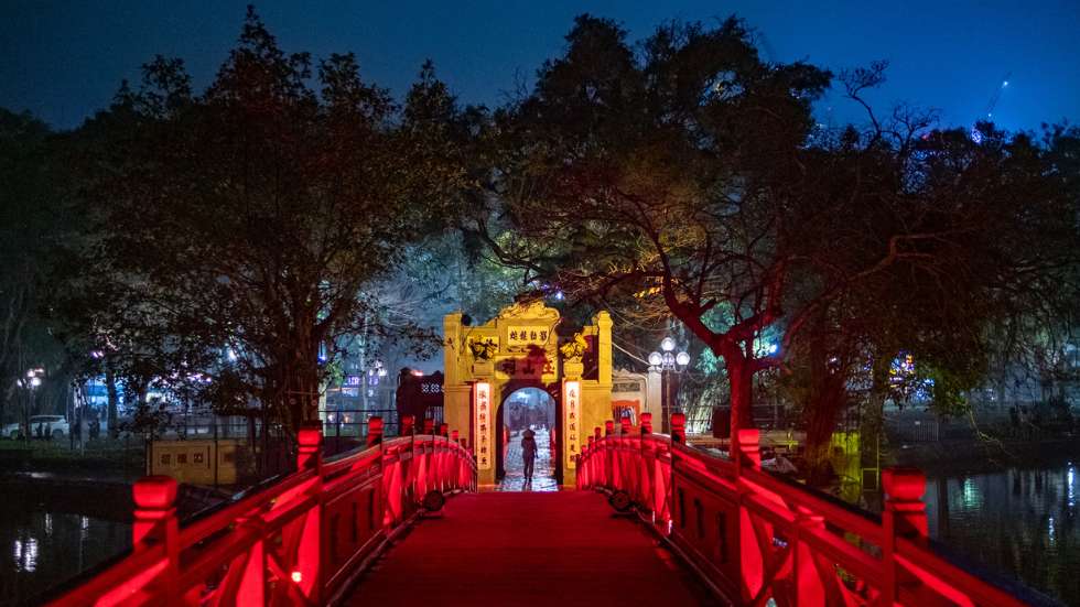 hoan-kiem-lake-ngoc-son-temple