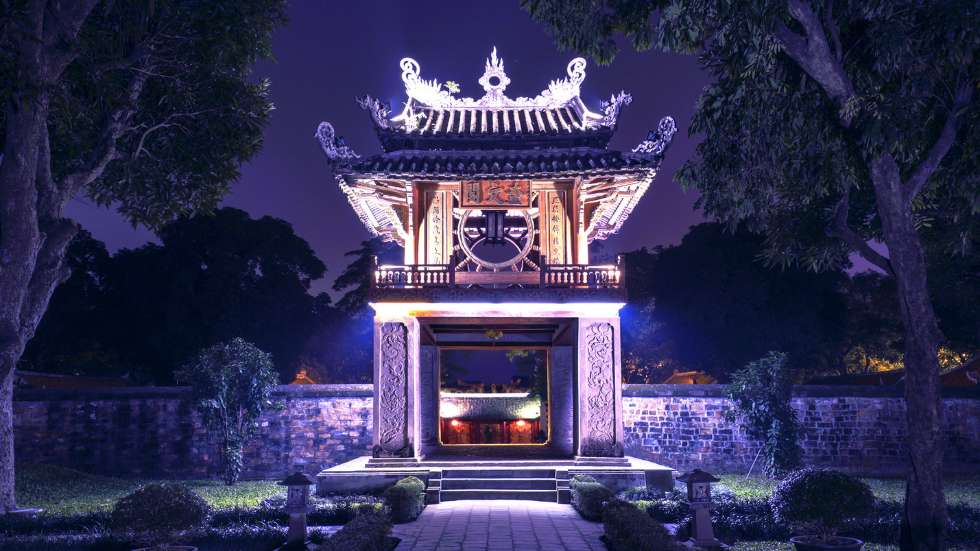 temple-of-literature-at-night
